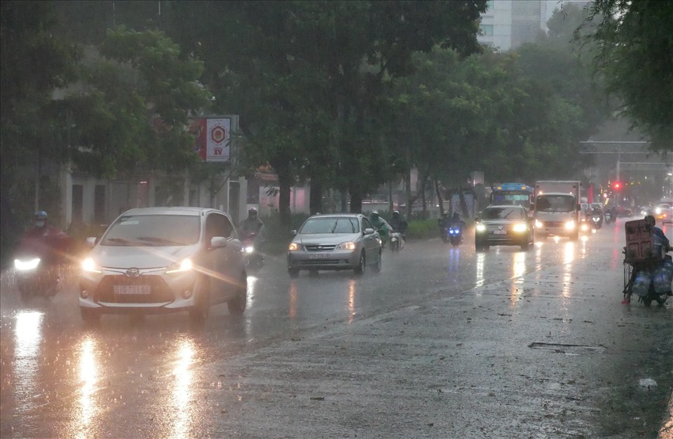 Thời tiết ngày 31/8: Bắc Bộ và Trung Bộ mưa rất to, Nam Bộ mưa to