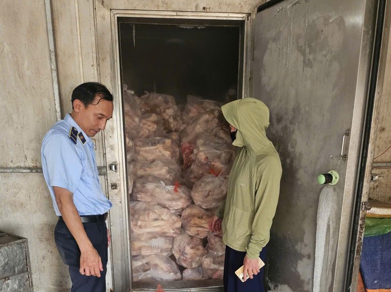 Lực lượng chức năng phát hiện tại cơ sở đang tàng trữ 3,5 tấn xương bò không rõ nguồn gốc, xuất xứ
