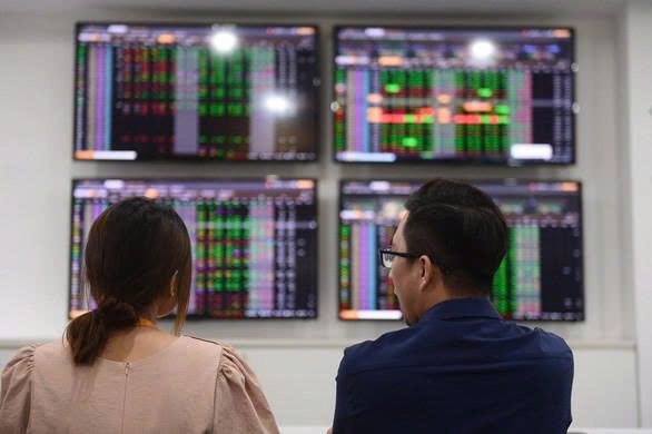 Nhận định chứng khoán 12/9: VN-Index thử thách vùng 1.700 điểm