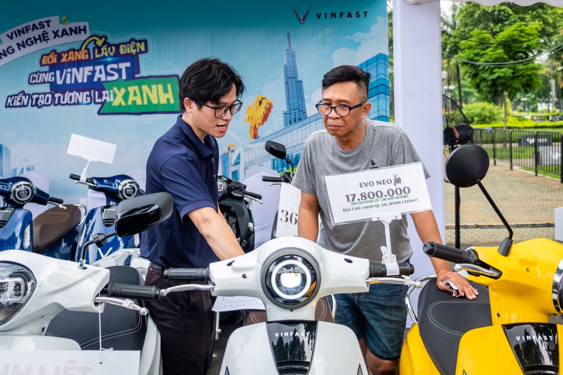 Năm học mới, phụ huynh và học sinh rộn ràng “chốt đơn” VinFast Evo Lite Neo