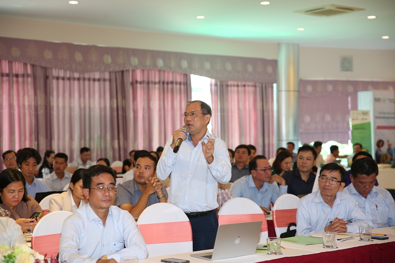 PGS.TS. Nguyễn Văn Hùng: IRRI đã trực tiếp hỗ trợ kỹ thuật cho 9/11 mô hình thí điểm với tổng diện tích hơn 450 ha, tạo nền tảng khoa học vững chắc, tiềm năng nhân rộng toàn quốc trong tương lai gần - Ảnh: VGP/LS