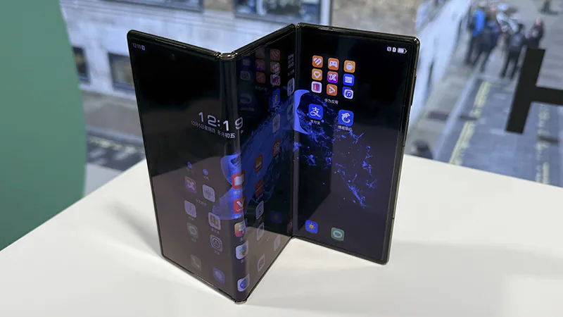 Samsung sắp ra mắt smartphone gập ba, mở màn cuộc đua mới với Huawei