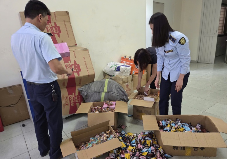 Hà Nội: Liên tiếp phát hiện vi phạm khi kinh doanh bánh Trung thu
