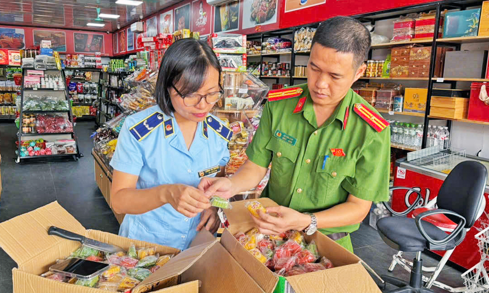 Bắc Ninh: Phát hiện số lượng lớn bánh Trung thu nhập lậu