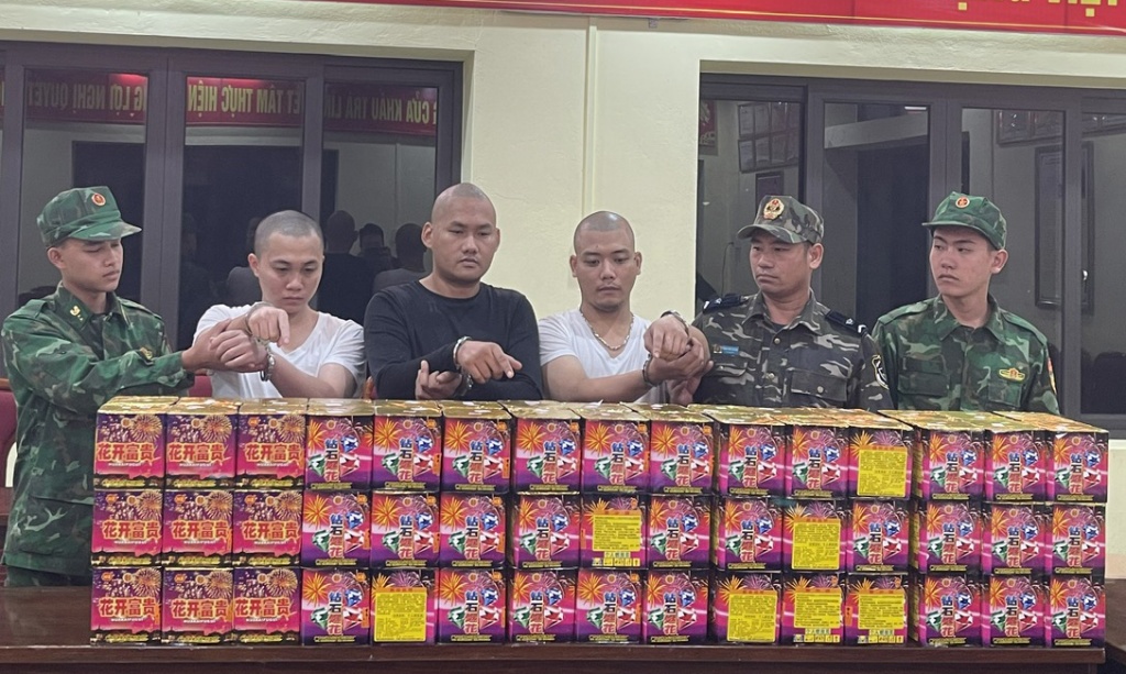 Hải quan Trà Lĩnh chặn đứng vụ vận chuyển trái phép 105 kg pháo nổ qua biên giới