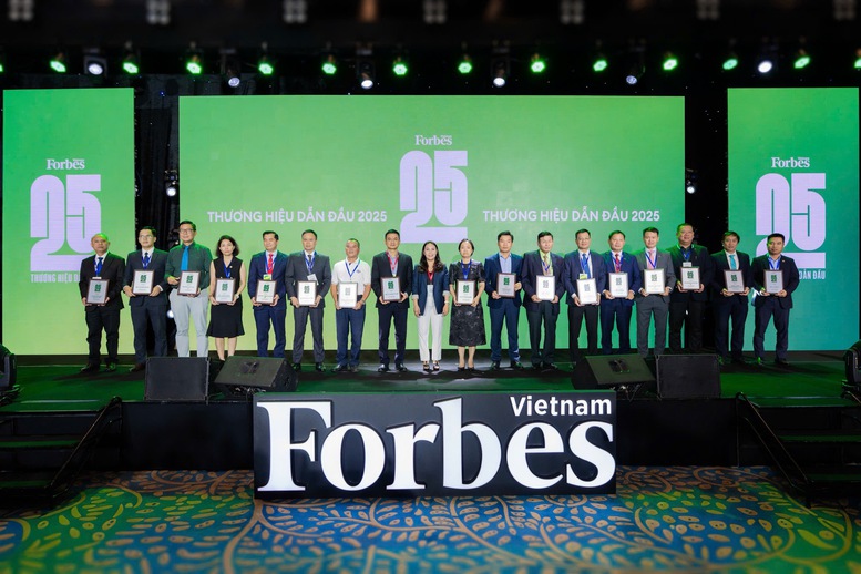 FPT được vinh danh trong Top 25 thương hiệu công ty niêm yết dẫn đầu 2025
