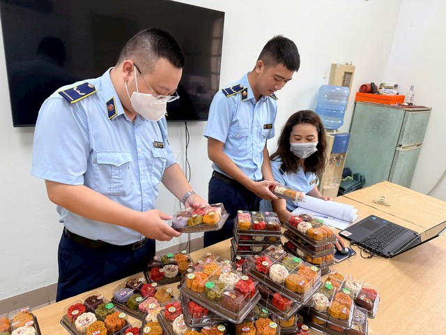 Hà Nội tăng cường kiểm tra an toàn thực phẩm dịp Tết Trung thu