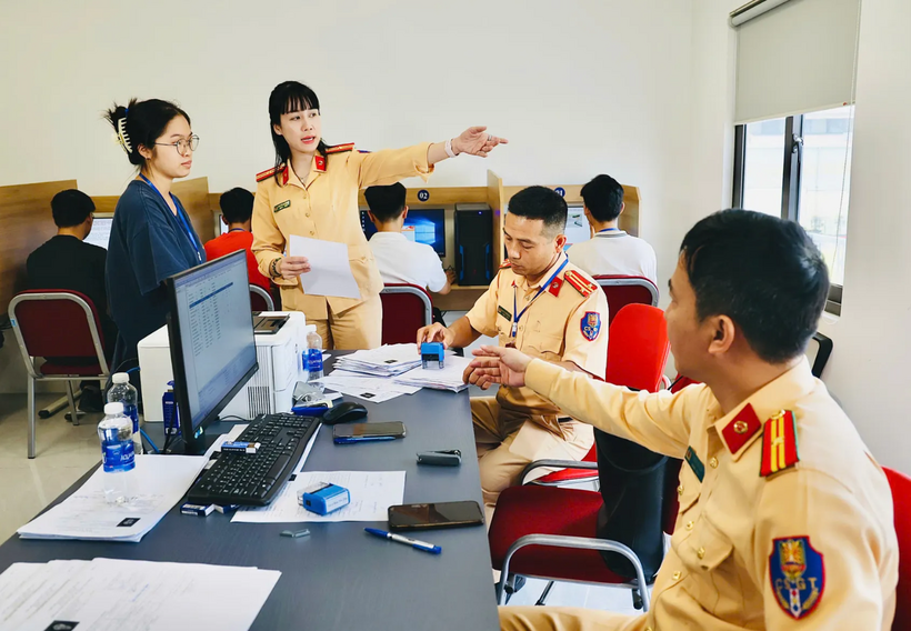 Từ nay, VNeID thay giấy phép lái xe giấy, phí sát hạch giữ nguyên