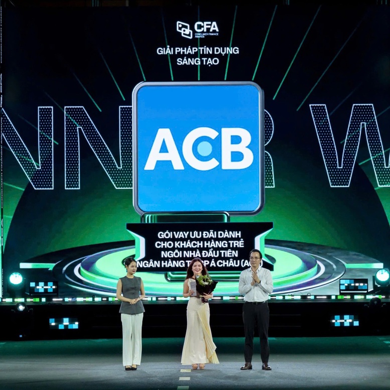 Đại diện ACB nhận danh hiệu “Giải pháp tín dụng sáng tạo” tại Better Choice Awards 2025 với sản phẩm “Ngôi nhà đầu tiên” - Ảnh: VGP/LN