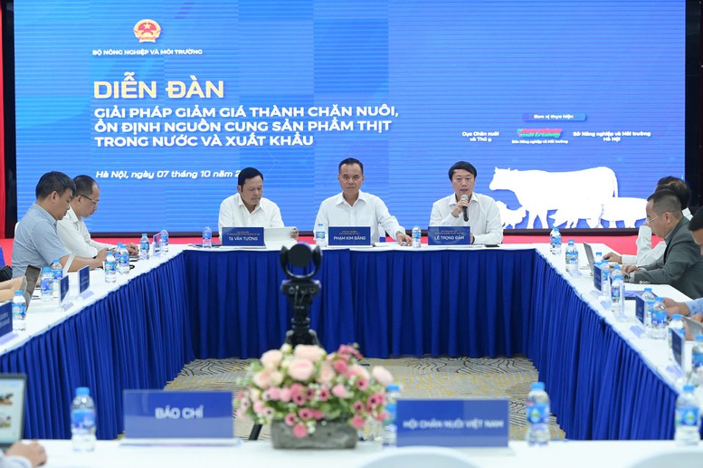 Hướng đến phát triển bền vững và ổn định thị trường sản phẩm chăn nuôi