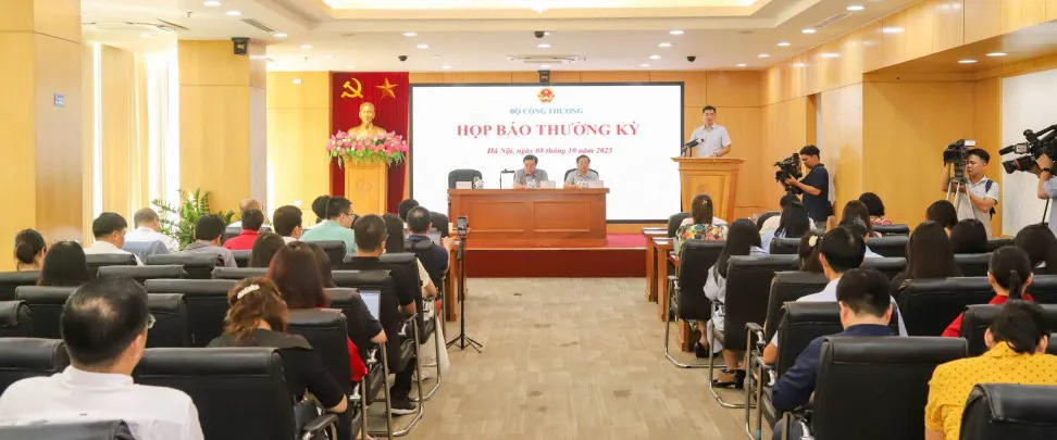Xuất nhập khẩu Việt Nam năm 2025 có thể lập kỷ lục 900 tỷ USD