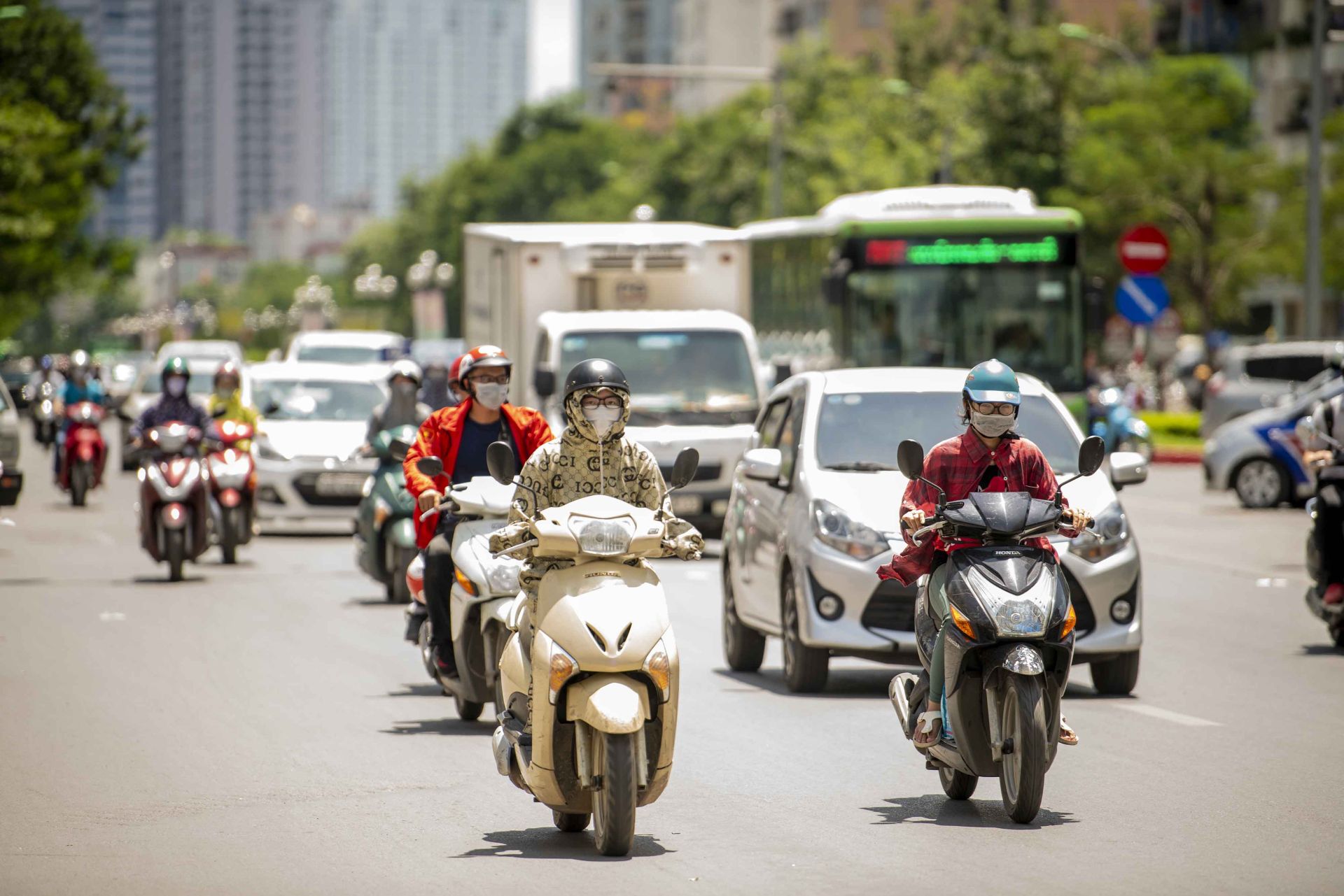 Thời tiết ngày 9/10: Bắc Bộ tạnh ráo, Nam Bộ mưa dông rải rác
