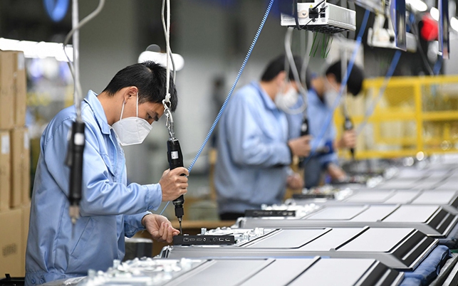 Việt Nam cần tiếp tục tái cơ cấu mô hình phát triển, giảm dần phụ thuộc vào xuất khẩu thâm dụng lao động, và chuyển dịch sang nền kinh tế dựa trên công nghệ, năng lượng sạch và đổi mới sáng tạo. Ảnh minh hoạ Việt Nam cần tiếp tục tái cơ cấu mô hình phát triển, giảm dần phụ thuộc vào xuất khẩu thâm dụng lao động, và chuyển dịch sang nền kinh tế dựa trên công nghệ, năng lượng sạch và đổi mới sáng tạo. Ảnh minh hoạ