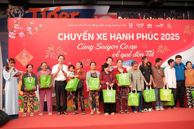 Chương trình "Chuyến xe hạnh phúc" của Saigon Co.op – hoạt động an sinh xã hội thường niên, thể hiện trách nhiệm và nghĩa tình doanh nghiệp Thành phố - Ảnh: VGP/Minh Thi