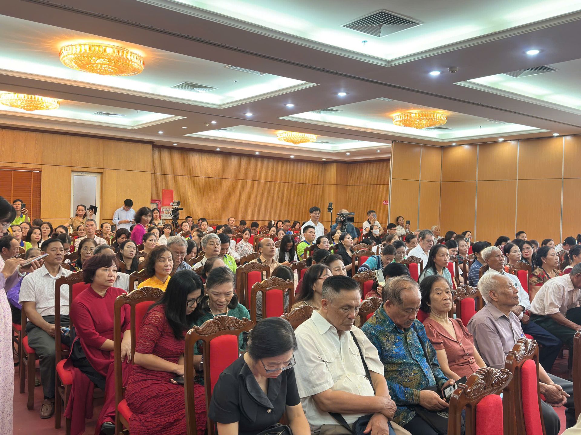 Hội thảo thu hút sự quan tâm và tới dự của nhiều nhà khoa học, nhà chuyên môn và người dân. Hội thảo thu hút sự quan tâm và tới dự của nhiều nhà khoa học, nhà chuyên môn và người dân.