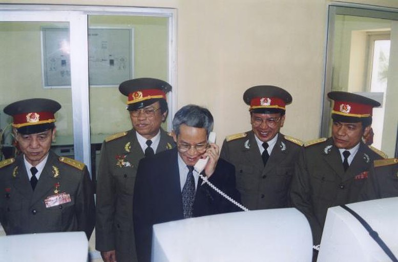 Dịch vụ VOIP của Viettel &ndash; "con g&agrave; đẻ trứng v&agrave;ng" đầu ti&ecirc;n v&agrave; l&agrave; bệ ph&oacute;ng cho c&aacute;c dịch vụ viễn th&ocirc;ng sau n&agrave;y.