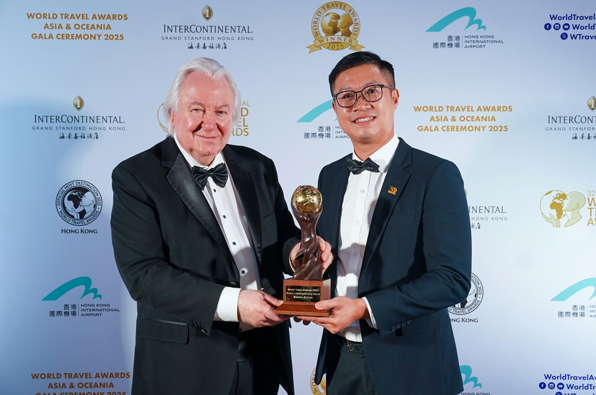 Vietnam Airlines lập hat-trick tại World Travel Awards châu Á 2025