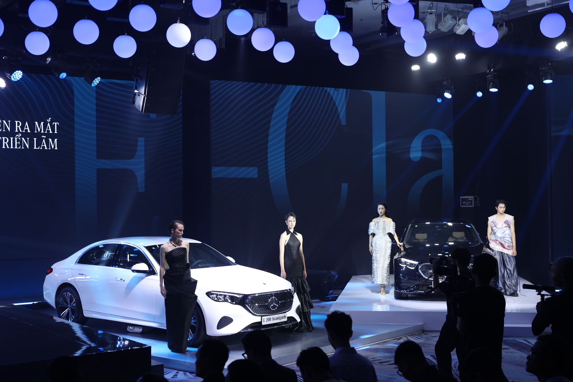 Mercedes Benz E-Class 2025 chính thức trình làn thị trường Việt