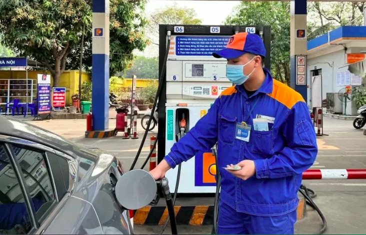 Giá xăng dầu trong nước có thể tiếp tục tăng trong kỳ điều hành tới, chịu áp lực từ thị trường thế giới