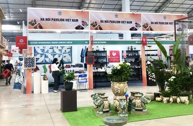 Nhiều sản phẩm thủ công mỹ nghệ có thế mạnh xuất khẩu được trưng bày tại Hội chợ. Ảnh: VGP/TL Nhiều sản phẩm thủ công mỹ nghệ có thế mạnh xuất khẩu được trưng bày tại Hội chợ. Ảnh: VGP/TL