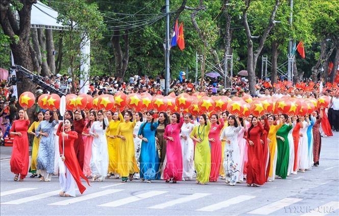 Phụ nữ Việt Nam: Từ truyền thống anh hùng đến khát vọng cống hiến