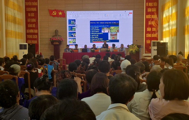 Các chuyên gia, nhà khoa học giải đáp câu hỏi cho bà con nông dân tại Diễn đàn. Ảnh: VGP/Thiện Tâm Các chuyên gia, nhà khoa học giải đáp câu hỏi cho bà con nông dân tại Diễn đàn. Ảnh: VGP/Thiện Tâm