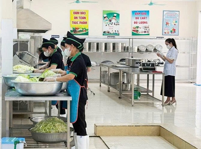 Thời gian qua, Hà Nội đã triển khai nhiều biện pháp để đảm bảo an toàn thực phẩm trên địa bàn thành phố. Ảnh: VGP/Thiện Tâm Thời gian qua, Hà Nội đã triển khai nhiều biện pháp để đảm bảo an toàn thực phẩm trên địa bàn thành phố. Ảnh: VGP/Thiện Tâm