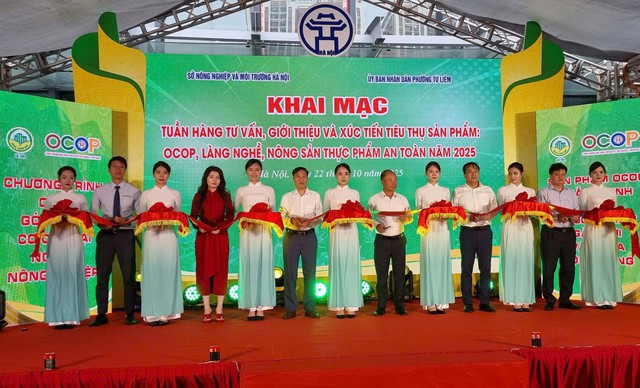Đổi mới sáng tạoCác đại biểu cắt băng khai mạc sự kiện. Ảnh: VGP/Thiện Tâm Đổi mới sáng tạoCác đại biểu cắt băng khai mạc sự kiện. Ảnh: VGP/Thiện Tâm