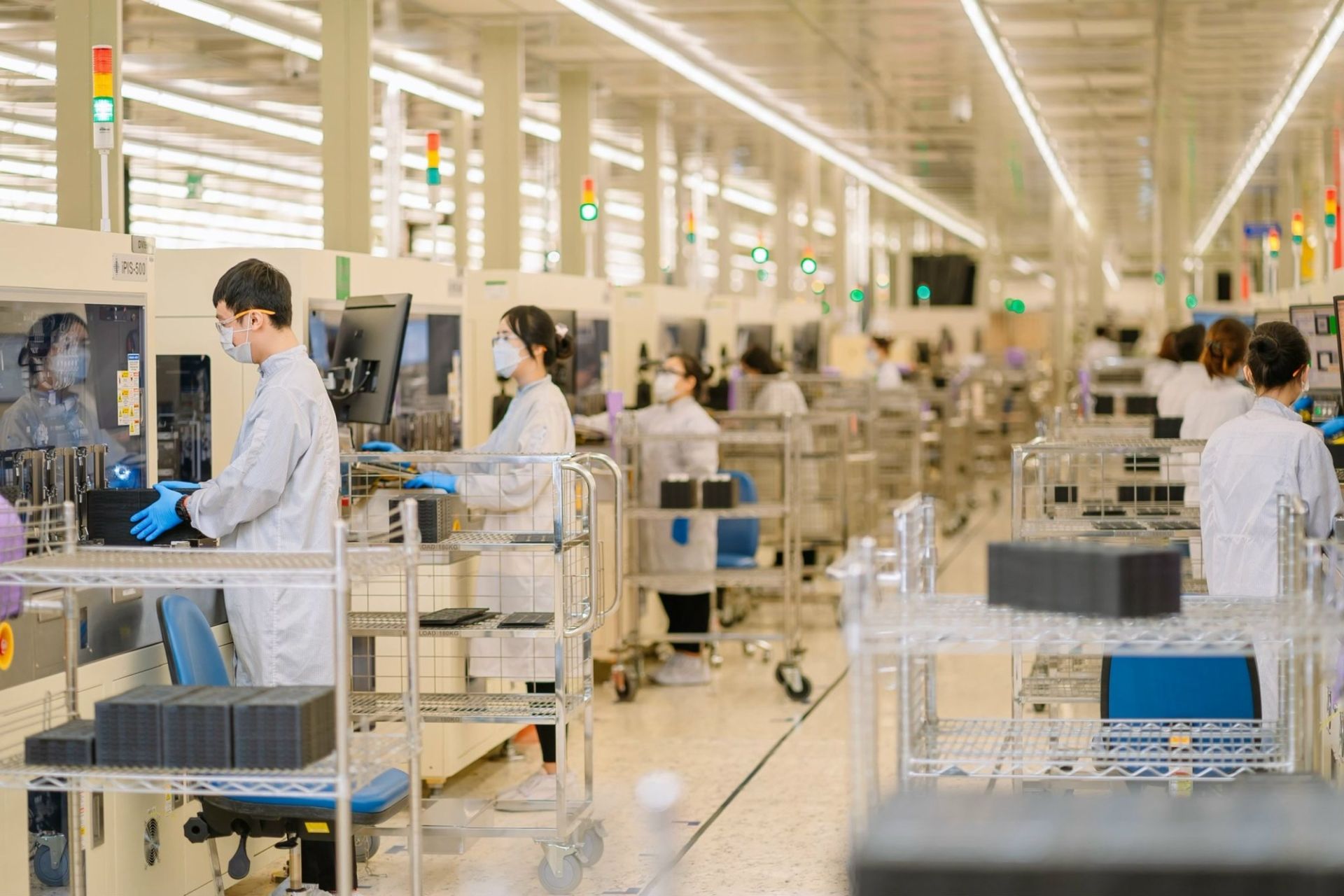 Việt Nam tạo đà thu hút đầu tư vào công nghiệp hỗ trợ và bán dẫn. Việt Nam tạo đà thu hút đầu tư vào công nghiệp hỗ trợ và bán dẫn.