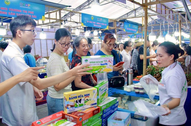 Tăng tốc phát triển chương trình OCOP và du lịch nông thôn bền vững