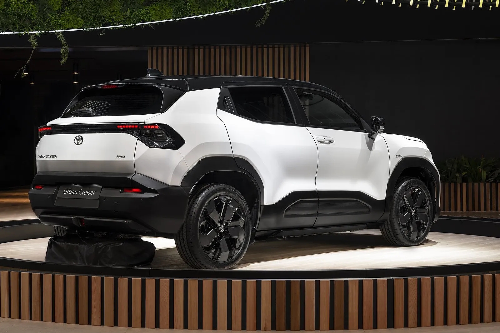 Hai mẫu xe điện Toyota rộng cửa về Việt Nam