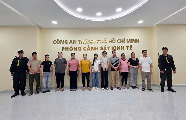 Công an TPHCM khởi tố 11 bị can để tiếp tục điều tra về hành vi sản xuất, buôn bán hàng giả, trốn thuế... Ảnh: Công an cung cấp Công an TPHCM khởi tố 11 bị can để tiếp tục điều tra về hành vi sản xuất, buôn bán hàng giả, trốn thuế... Ảnh: Công an cung cấp