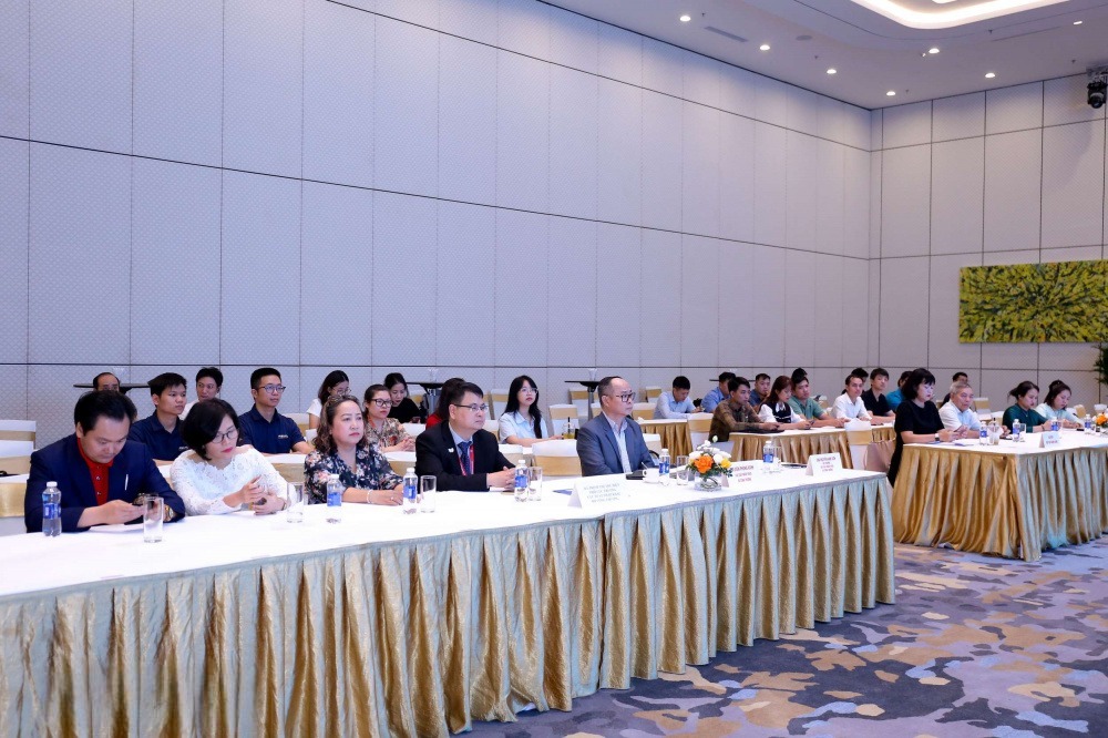Toàn cảnh hội thảo về xuất xứ hàng hóa do Cục Xuất nhập khẩu (Bộ Công Thương) tổ chức, thu hút sự tham dự của nhiều doanh nghiệp. Toàn cảnh hội thảo về xuất xứ hàng hóa do Cục Xuất nhập khẩu (Bộ Công Thương) tổ chức, thu hút sự tham dự của nhiều doanh nghiệp.
