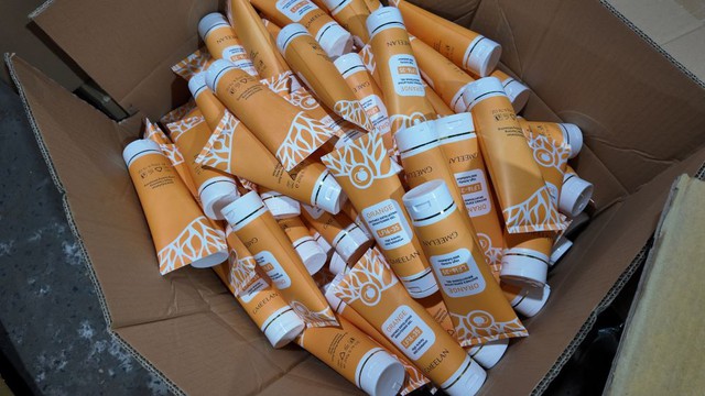 Triệt phá đường dây sản xuất, buôn bán mỹ phẩm giả quy mô lớn