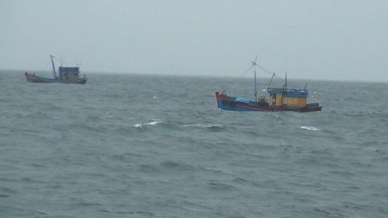 Vùng Cảnh sát biển 2 bắt giữ hai tàu cá vi phạm IUU