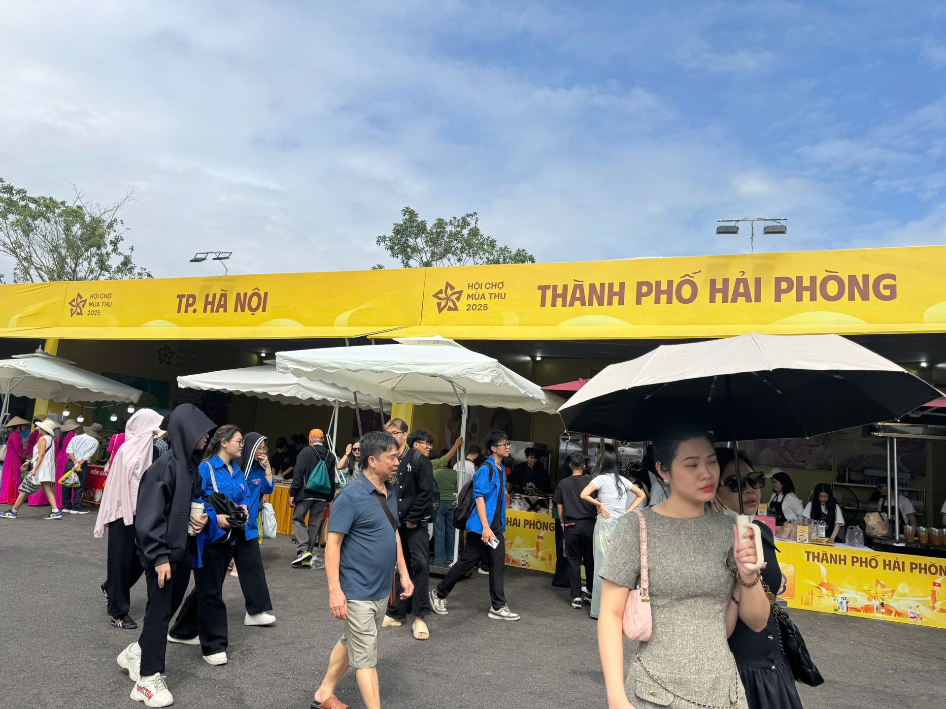 Gian hàng Hà Nội - Hải Phòng với các món truyền thống được ưa chuộng. Gian hàng Hà Nội - Hải Phòng với các món truyền thống được ưa chuộng.