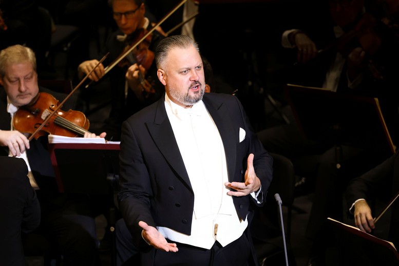 Giọng ca Alexey Tikhomirov thường xuyên biểu diễn trong và ngoài nước