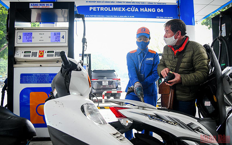 Xăng giảm 70 đồng/lít, dầu mazut giảm hơn 300 đồng/kg