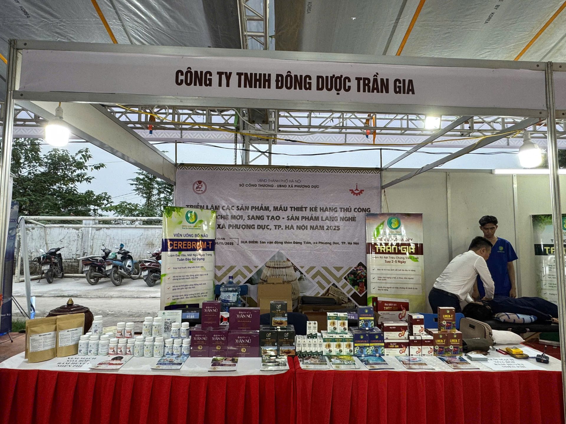 Gian hàng Đông dược Trần Gia tại Triển lãm hội chợ xã Phượng Dực