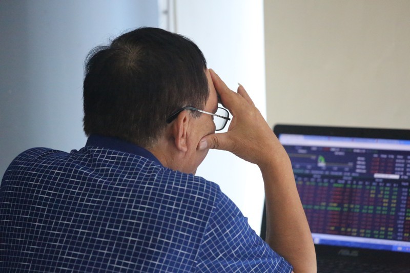 Chứng khoán phiên chiều 7/11: VN-Index mất mốc 1.600 điểm, áp lực bán lan rộng trên toàn thị trường