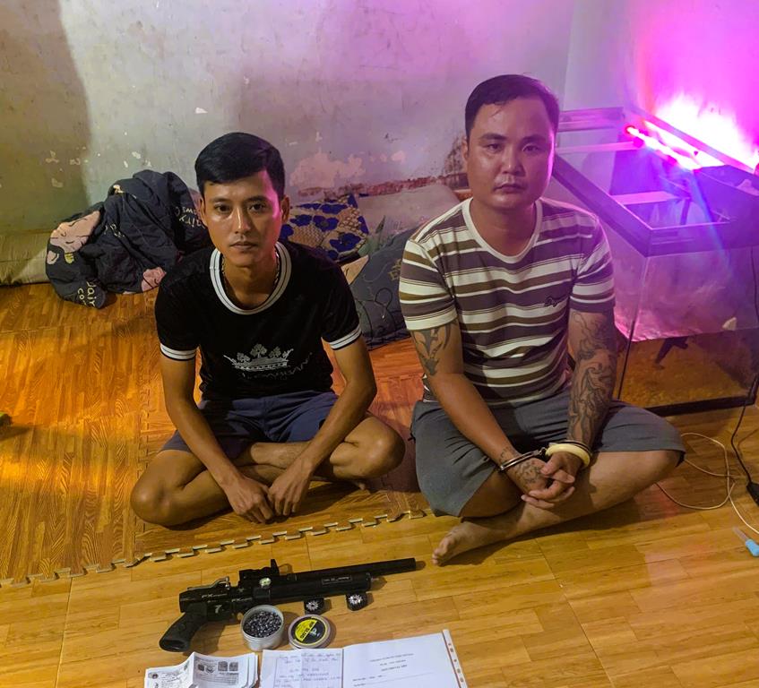 Khẩu súng và đạn chì thu giữ tại nhà Vũ Văn Doanh
(Ảnh: Công an tỉnh Đồng Nai)