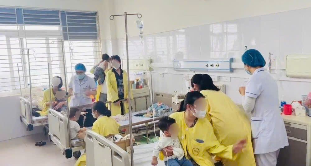 Nhiều trẻ nhập viện vì cúm A. (Ảnh: tổng hợp)