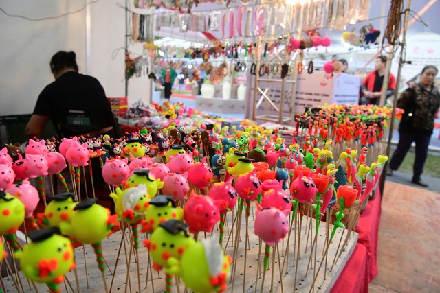 Tò he không còn bó hẹp trong không gian làng quê mà đã đến với khách hàng cả nước. Ảnh: VGP/TL