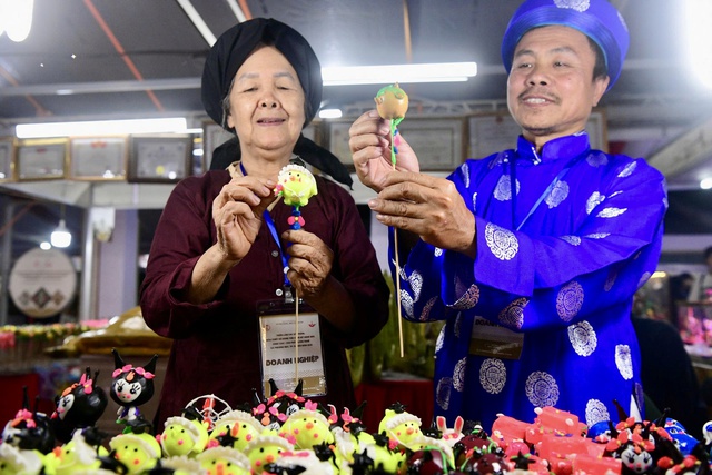 Làng nghề tò he chuyển mình nhờ thương mại điện tử