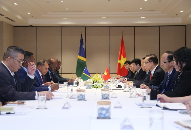 To&agrave;n cảnh hội đ&agrave;m.