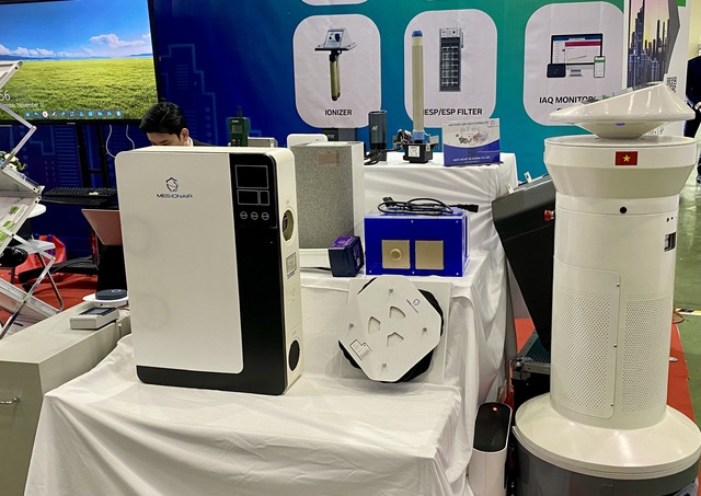 Một số sản phẩm công nghiệp chủ lực trưng bày tại Hội chợ. Ảnh: VGP/TL