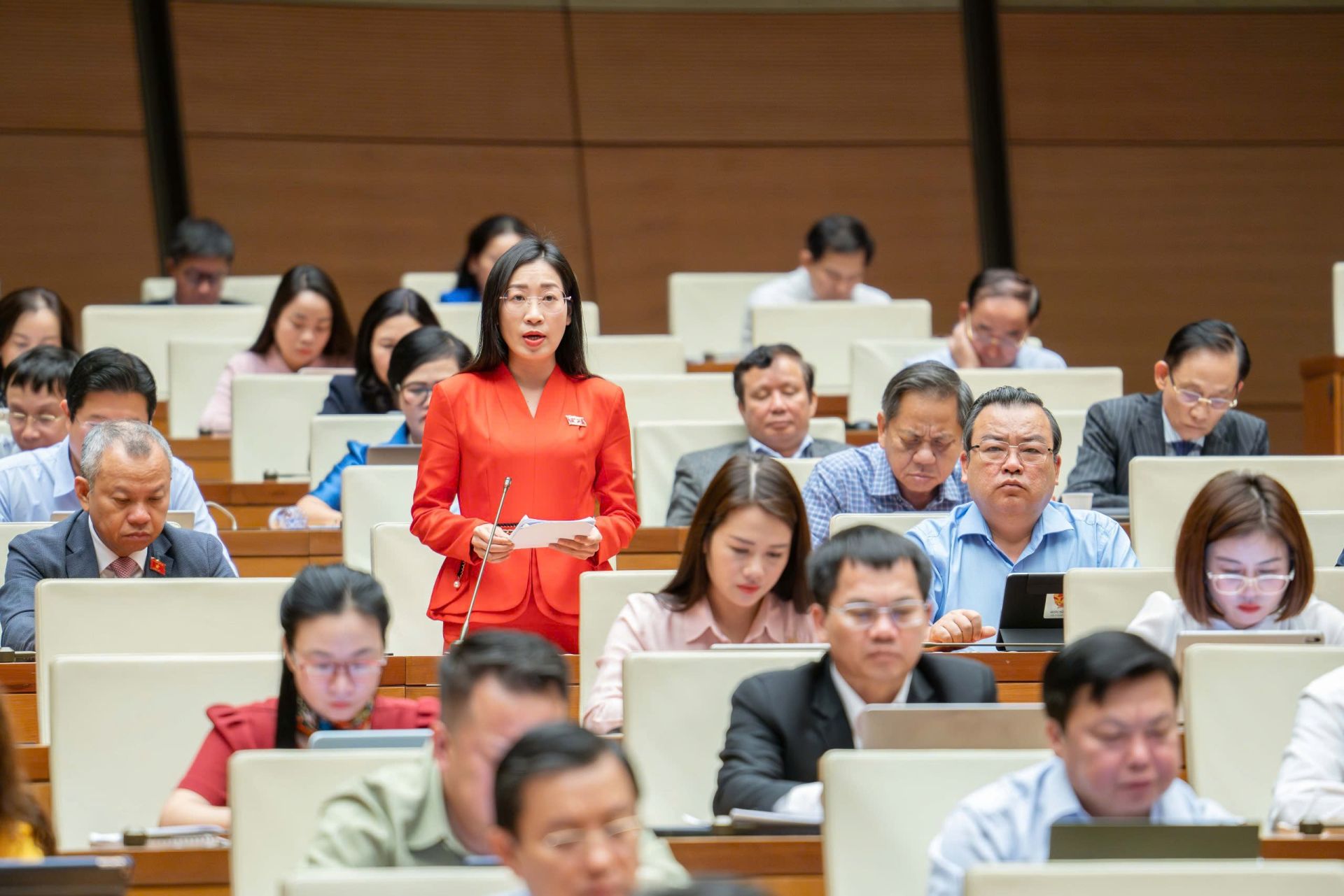 Đại biểu Hoàng Thị Thanh Thúy, Đoàn đại biểu Quốc hội tỉnh Tây Ninh phát biểu.