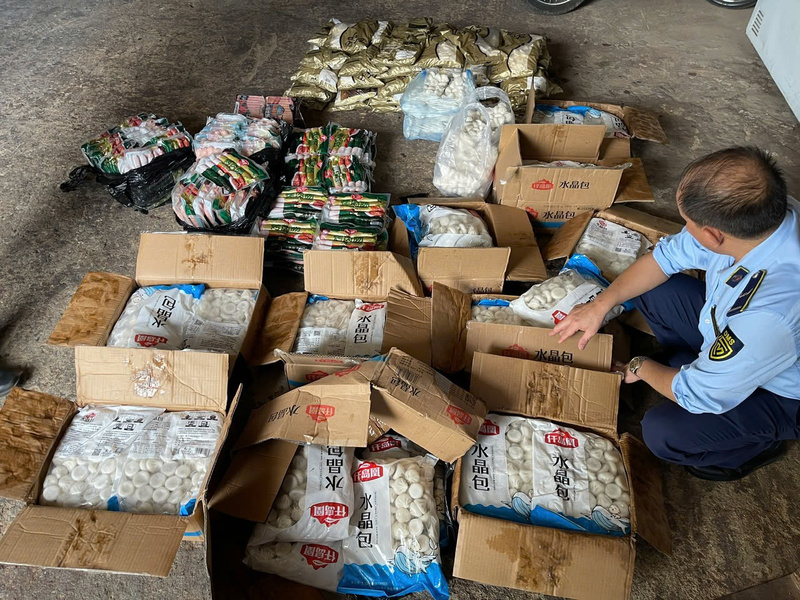 Xử phạt cơ sở kinh doanh 249 gói thực phẩm “bẩn”