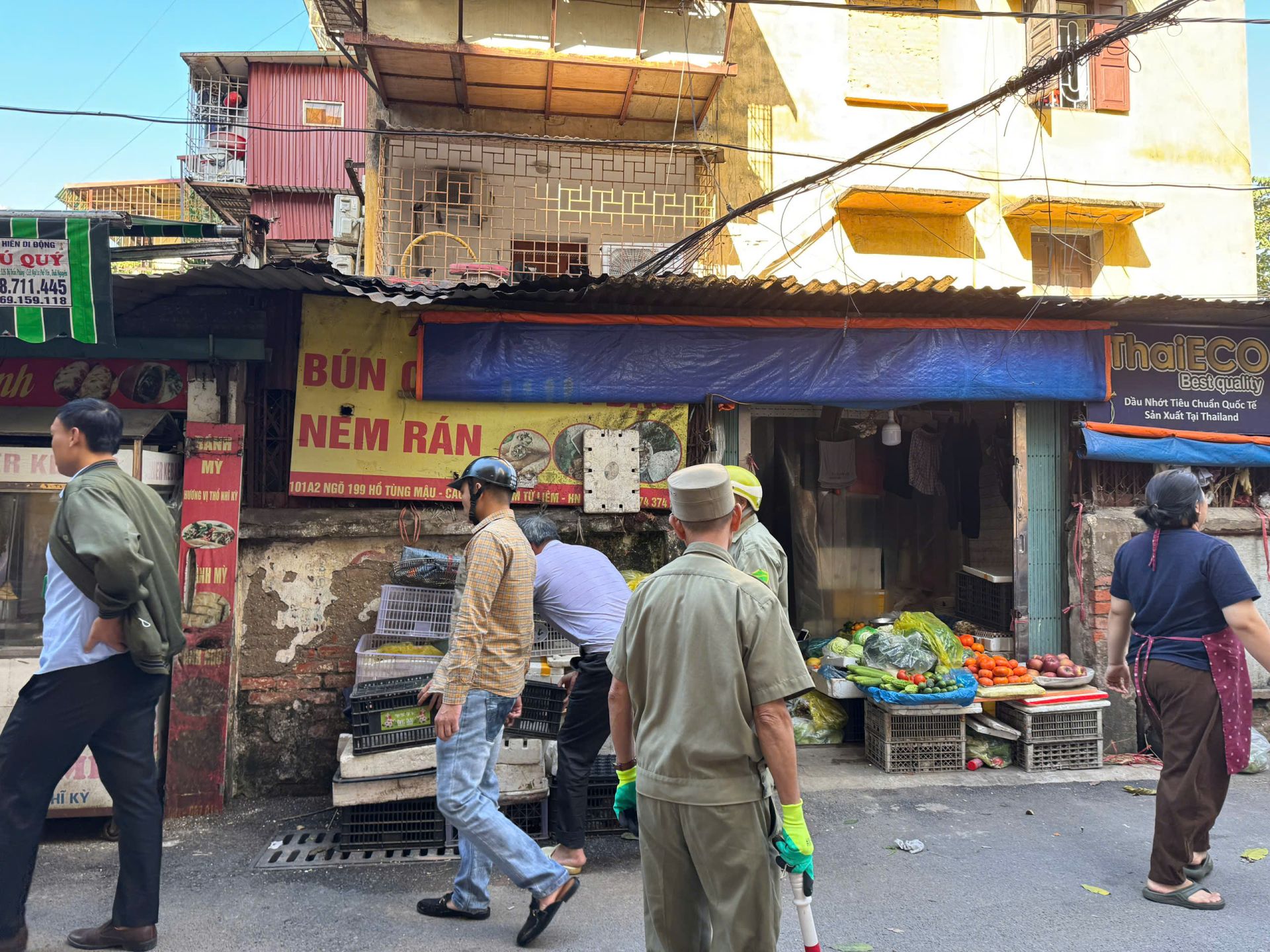 Hà Nội: Ra quân xử lý chợ cóc, chợ tạm