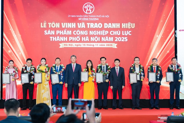TOP 10 sản phẩm công nghiệp chủ lực thành phố Hà Nội năm 2025. Ảnh: VGP/TL